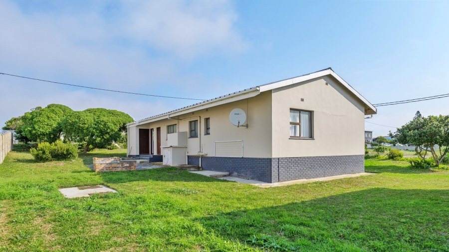 4 Bedroom Property for Sale in Struisbaai Western Cape